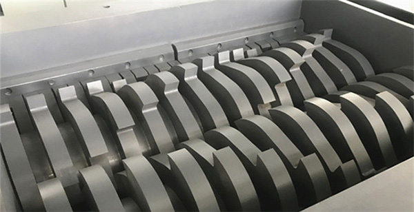 Comparison of the advantages and disadvantages of single-shaft shredder and double-shaft shredder